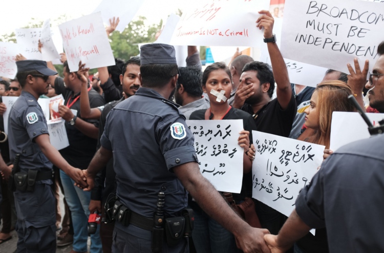 protest by maldives media members against defamation act