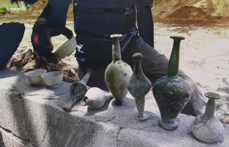 Earthenware discovered in an excavation in H.A. Utheemu.