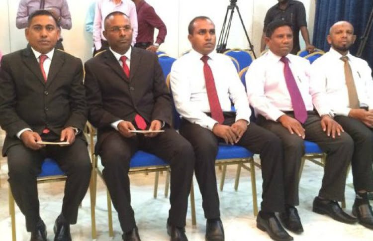 The now-suspended judge of the Criminal Court, Ahmed Rasheed (C).
