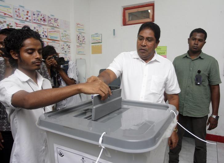Gasim Ibrahim (2nd R) casts his vote at a polling station during the presidential elections in Male, November 9, 2013. Credit: Reuters/Waheed Mohamed/Files