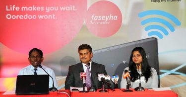 Ooredoo Maldives' CEO Najib Khan (C) and other company officials pictured at the launching of "Faseyha Home Broadband". PHOTO/OOREDOO