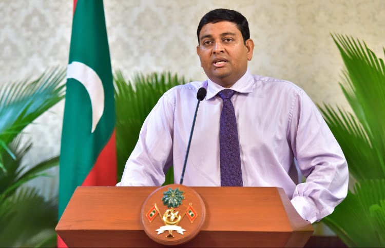 Fisheries Minister Ahmed Shainee speaks to press about all-party talks. PHOTO/MIHAARU