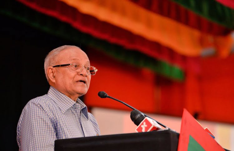 Former president Maumoon Abdul Gayoom speaking at an opposition coalition rally held at M.Kunooz in Male on September 9, 2017. PHOTO / MIHAARU