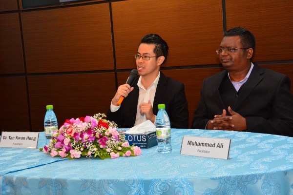 Dr. Tan Kwan Hong and Mr. Muhammed Ali answering questions from the audience.