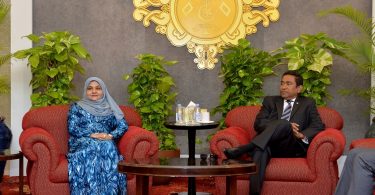 President Abdulla Yameen (R) and First Lady Fathmath Ibrahim (L) at the VIP lounge in Velana International Airport before he departed to the United Arab Emirates on Octover 16, 2017. PHOTO / PRESIDENT'S OFFICE