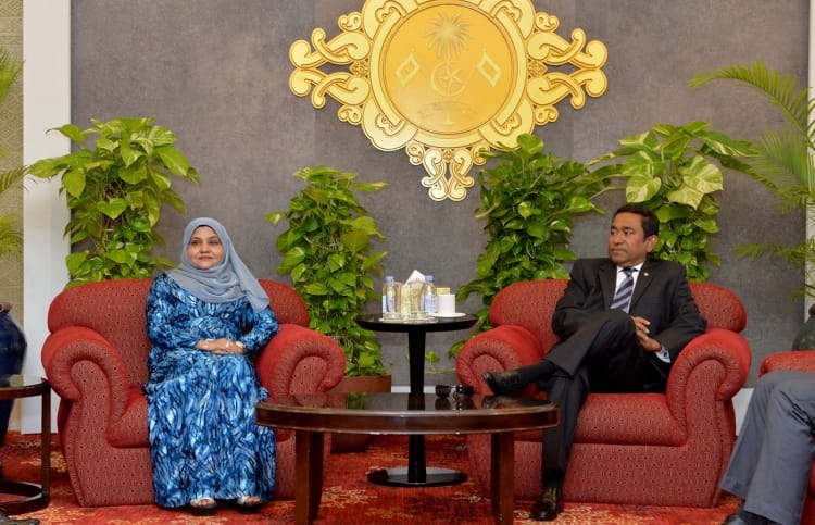 President Abdulla Yameen (R) and First Lady Fathmath Ibrahim (L) at the VIP lounge in Velana International Airport before he departed to the United Arab Emirates on Octover 16, 2017. PHOTO / PRESIDENT'S OFFICE