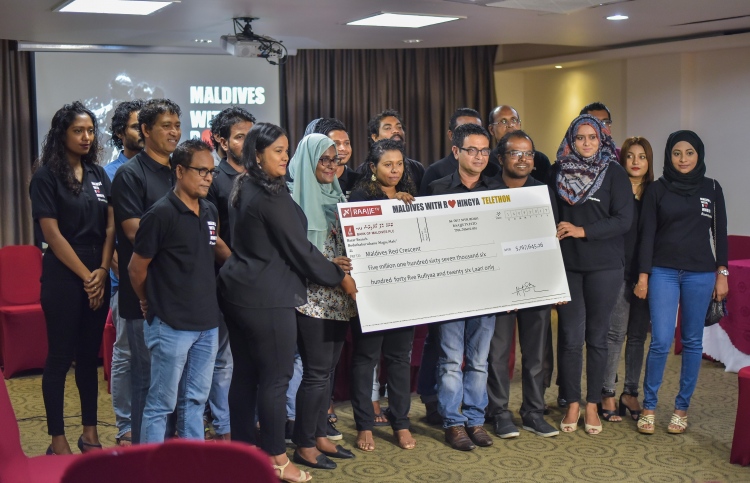 Staff of Raajje TV pose with a check of over MVR 5 million raised by the station to relieve the plight of the Rohingya. PHOTO: HUSSAIN WAHEED/MIHAARU