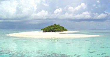 uninhabited island in vaavu atoll