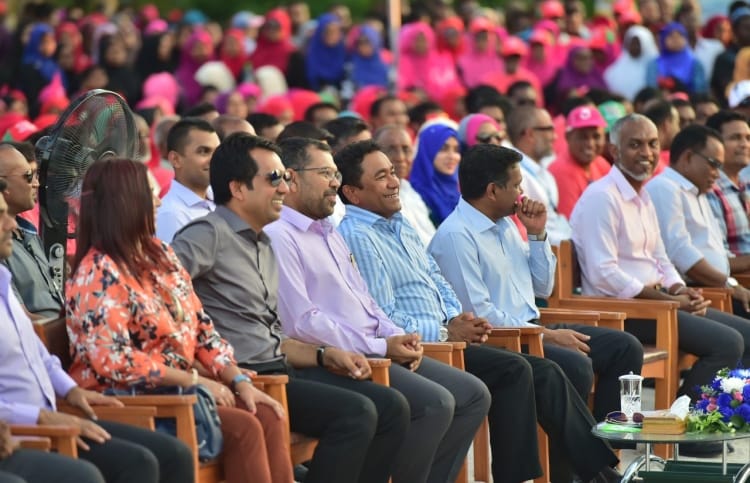 President Yameen with his cabinet at PPM rally in Kulhudhuffushi
