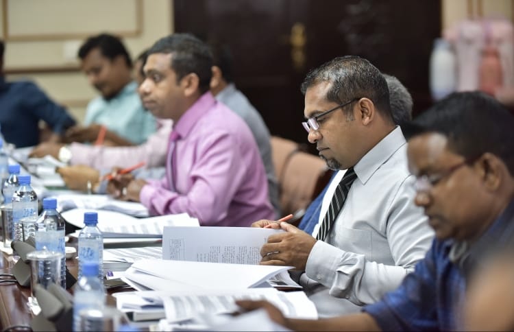 Lawmakers of ruling coalition at the parliamentary budget review committee meeting. PHOTO: NISHAN ALI/MIHAARU