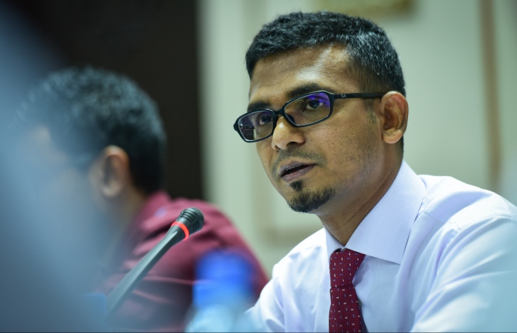 Finance minister Ahmed Munawar speaks at the parliamentary budget review committee. PHOTO: NISHAN ALI/MIHAARU