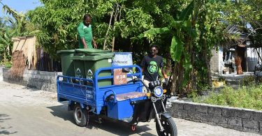 Fehendhoo councillors collecting waste