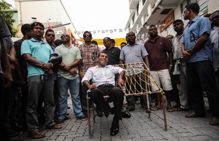 Nasheed with MDP members participating in a street activity
