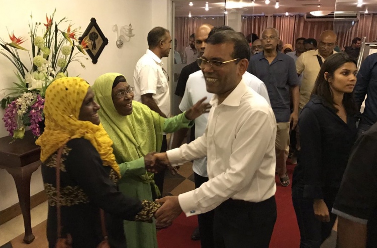 Supporters delighted to meet Nasheed, He met his supporters in Sri Lanka