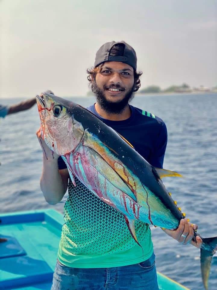 Pausing for a pic with his first-ever catch of yellow-fin tuna / Pic: Kinolhahu council