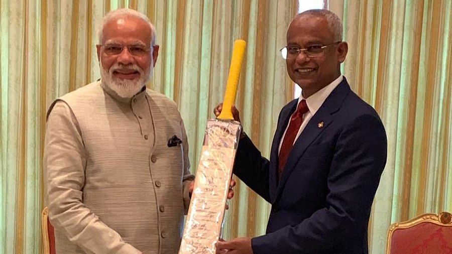 PM Modi Gifts Cricket Bat Signed by Indian Team to Maldives President Solih